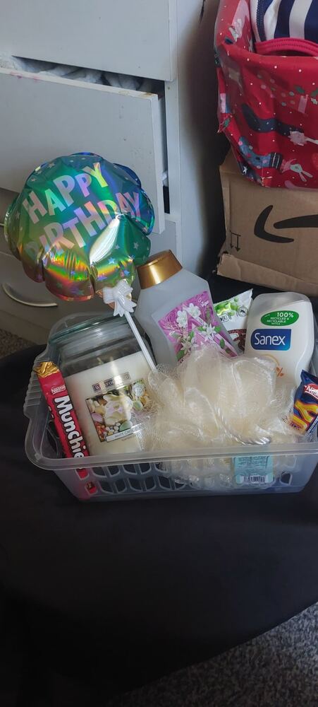 Hand-tied hamper 55