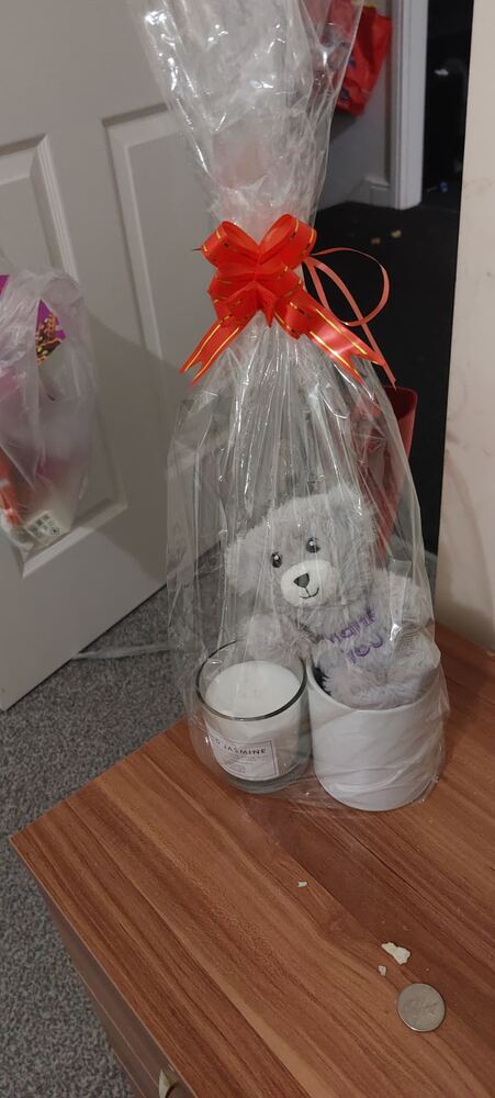Hand-tied hamper 16