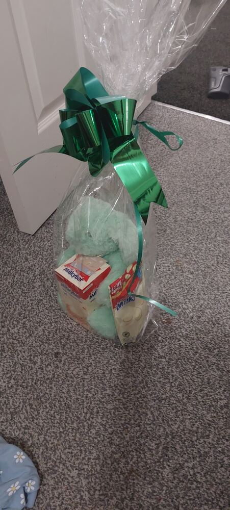 Hand-tied hamper 64