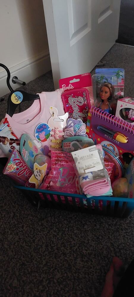 Hand-tied hamper 38