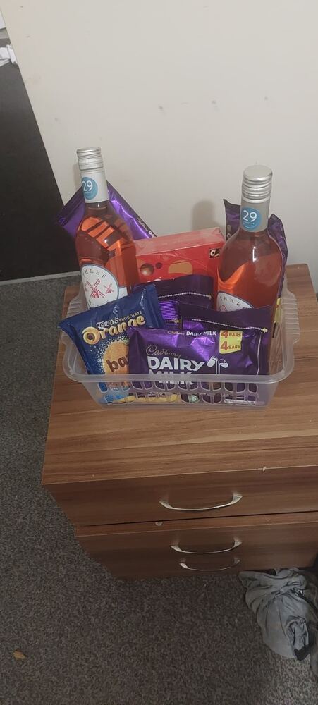 Hand-tied hamper