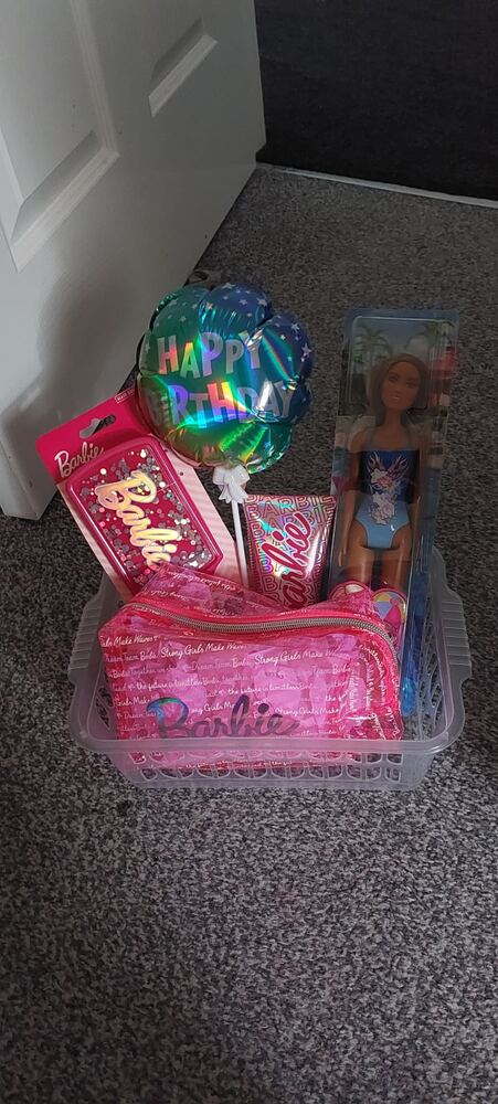 Hand-tied hamper 39