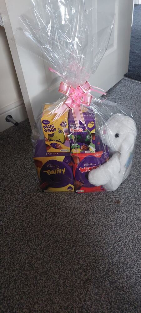Hand-tied hamper 58
