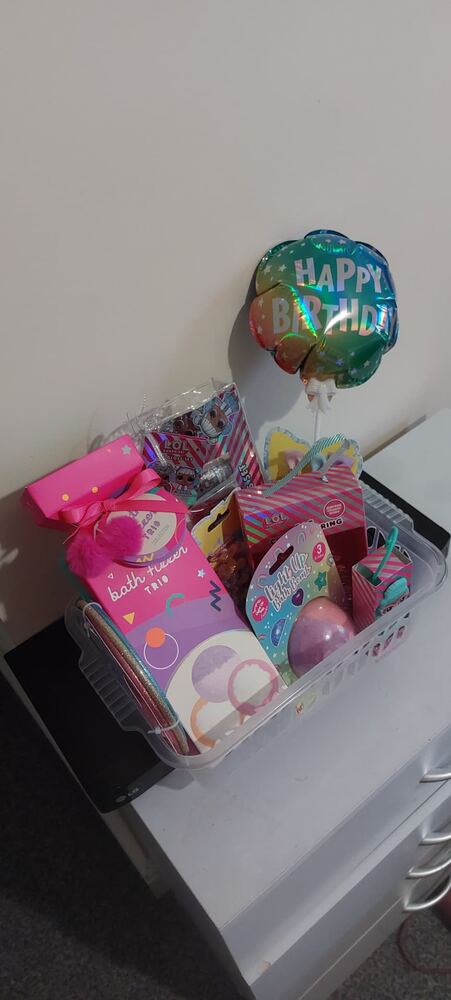 Hand-tied hamper 49