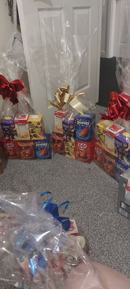 Hand-tied hamper 60