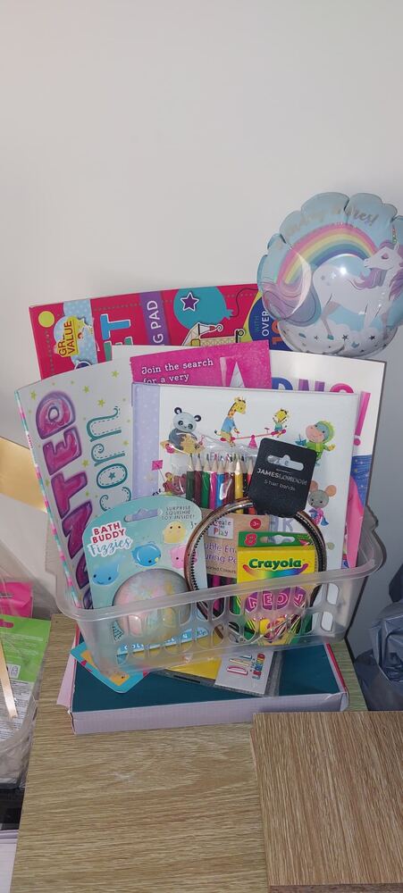 Hand-tied hamper 10