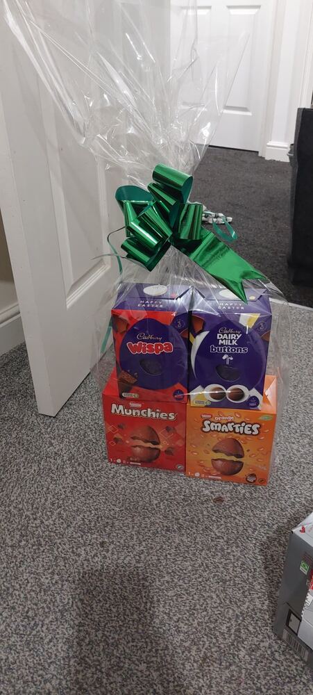 Hand-tied hamper 66