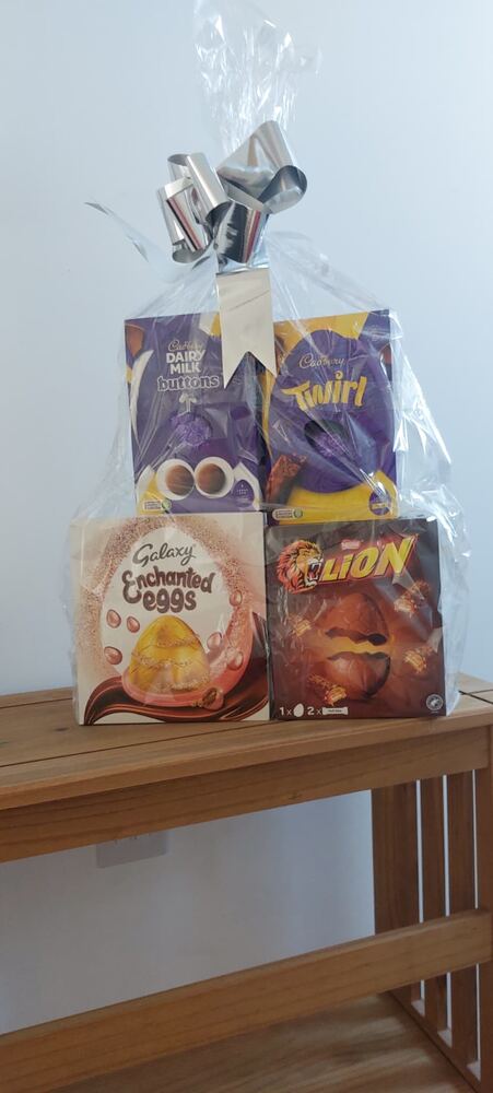 Hand-tied hamper 61