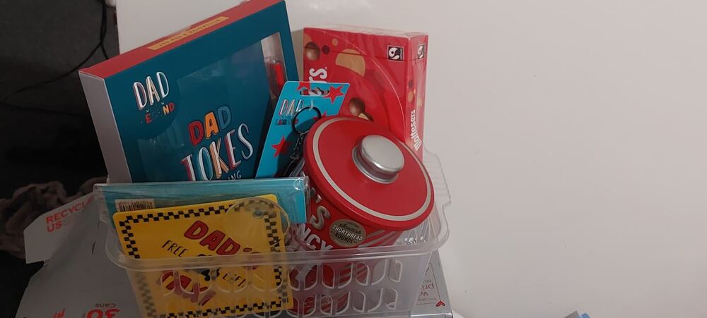 Hand-tied hamper 43