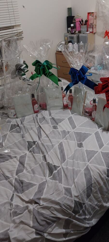 Hand-tied hamper 14