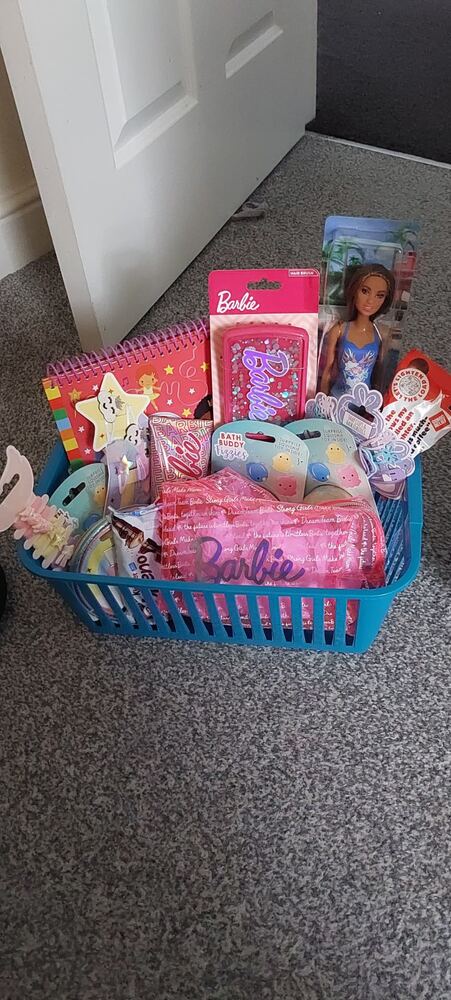 Hand-tied hamper 41