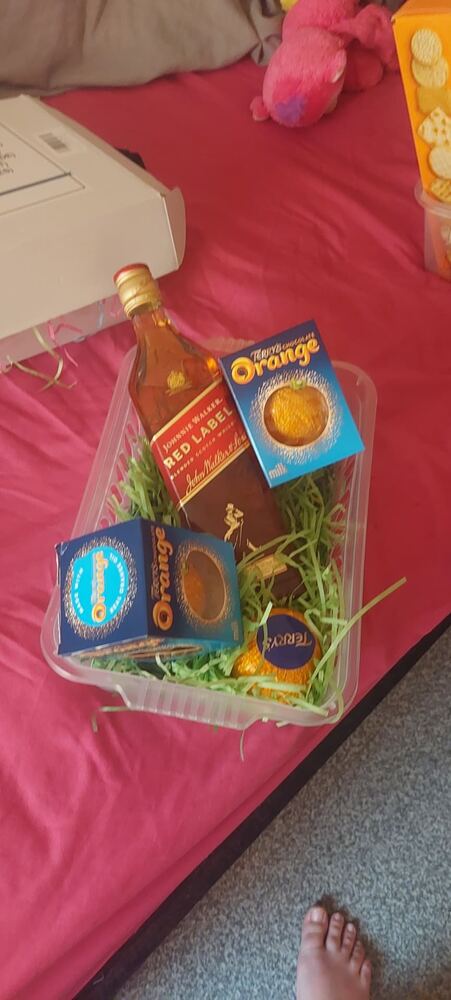 Hand-tied hamper 33