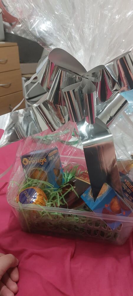 Hand-tied hamper 30