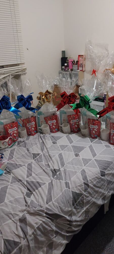 Hand-tied hamper 15
