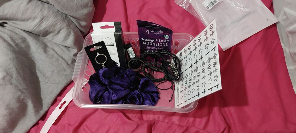 Hand-tied hamper 36