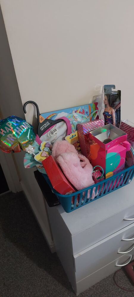 Hand-tied hamper 50