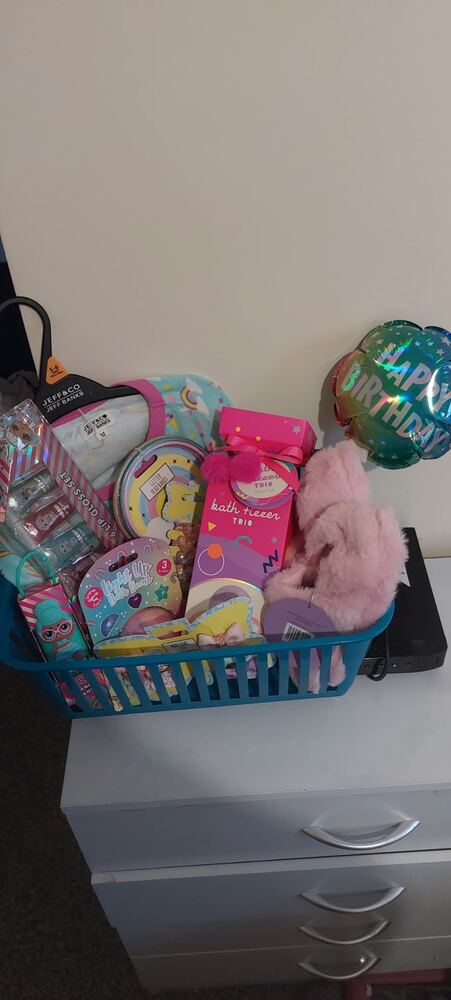 Hand-tied hamper 47