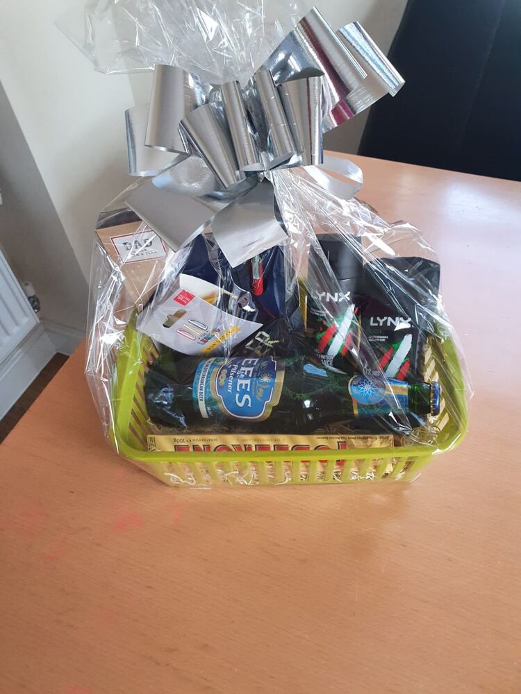 Hand-tied hamper 75